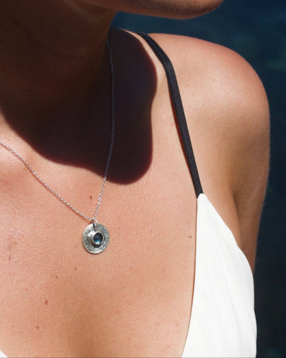 Collar Elara