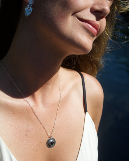 Collar Elara